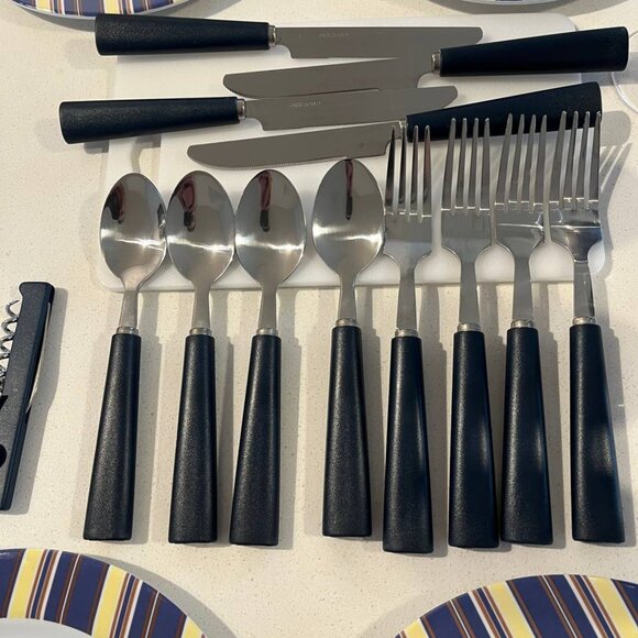 Premium Picnic Backpack for 4 Persons – Like New! - Picture 9 of 9